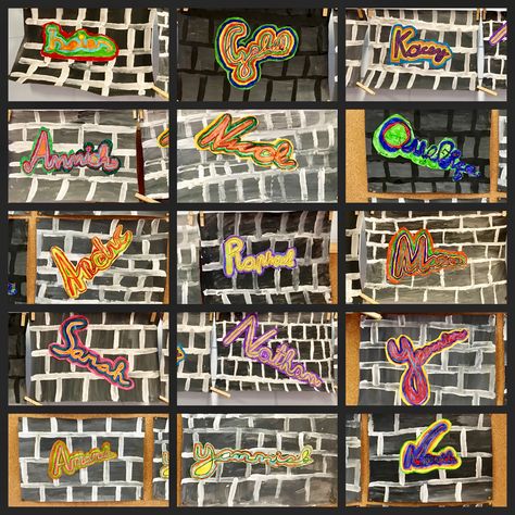 Graffiti   Mauer gemalt mit Acrylfarbe.  Namen in Schreibschrift später aufgeklebt Paint Names, Name In Cursive, Graffiti Alphabet, Graffiti Designs, School Art Projects, Graffiti Wall, Toy Craft, Land Art, Picture Design