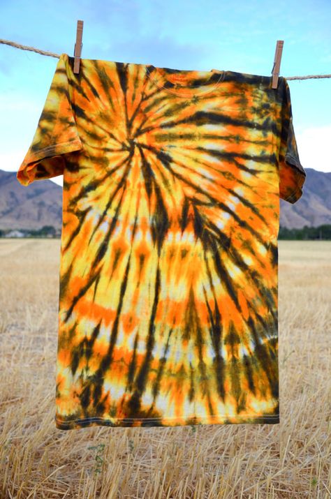 Tie Dye Halloween Autumn Orange and Black  Swirl Adult Shirt size S Bleach Pen Diy, Tie Dye Halloween, Campground Ideas, Halloween Block Party, Fall Ties, Diy Tie Dye Designs, Spooky Spooky, Cheer Ideas, Tie Dye Crafts