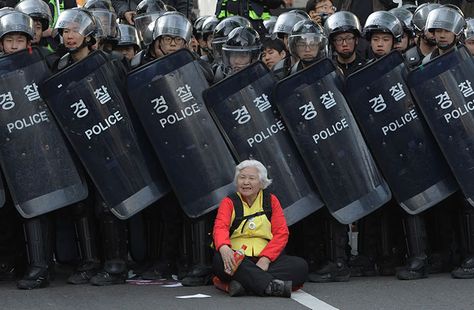 A Woman Sits In Front Of Riot Police Blocking The Road To Protect Protesters During The Anti-Government Protest In Seoul, South Korea, 24 April 2015 Carolina Do Norte, Portfolio Photography, Riot Police, Anti Government, Powerful Images, Srinagar, Old Woman, Foto Art, Brno