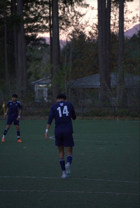 Edgar Playing Soccer, Guy Playing Soccer, Soccer Guys Aesthetic, Playing Soccer Aesthetic, Playing Football Aesthetic, Soccer Boys Aesthetic, Soccer Aesthetic Boy, Soccer Boy Aesthetic, Football Boys Aesthetic