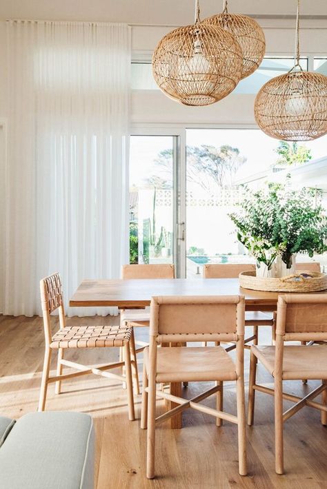 Luxury coastal home: Kyal and Kara’s Long Jetty home tour Organic Dining Room, Coastal Dining Room, Coastal Dining, Ideas Hogar, Mediterranean Decor, Design Del Prodotto, Dining Room Inspiration, Dining Room Design, Cheap Home Decor