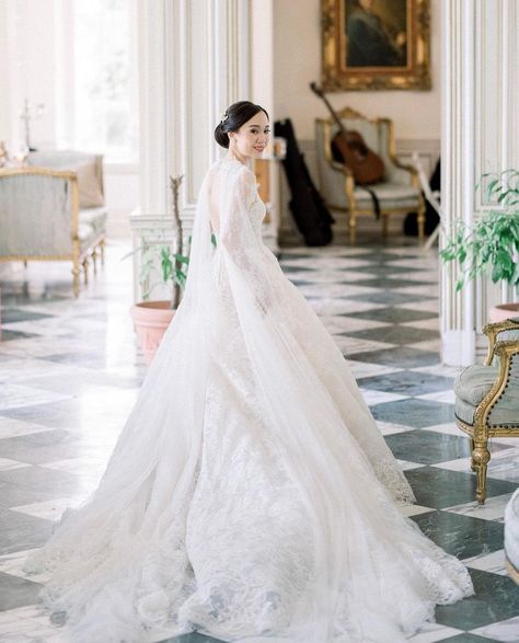 Monique Lhuillier Bride (@moniquelhuillierbride) • Instagram photos and videos Wedding Dress Monique Lhuillier, Monique Lhuillier Lace Wedding Dress, Monique Lhuillier Floral Wedding Dress, Monique Lhuillier Bridal 2025, Monique Lhuillier Bridal Floral, Monique Lhuillier Wedding Dress, Monique Lhuillier, Wedding Gowns Lace, Wedding Beauty