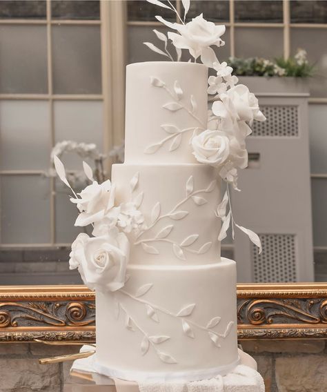 I & D’s elegant all white design set up in the orangery at Tortworth court I love when a couple make an effort to highlight their wedding cake, a clear plinth works beautifully for this. Venue @tortworth_court_weddings Styling & flowers @thetwohummingbirds Photography @brambleskysolutions #tortworthcourt #cotswoldswedding #weddingcakesideas #gloucestershirewedding #2025weddings Tortworth Court, 3 Tier Wedding Cake, Styling Flowers, The Orangery, 3 Tier Wedding Cakes, Cotswolds Wedding, Wedding Court, Elegant Wedding Cakes, Wedding Cakes With Flowers