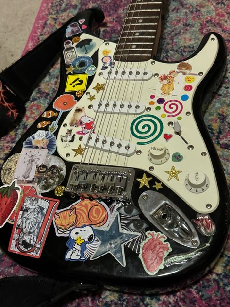 Gitar Vintage, Not Musik, Electric Guitar Design, Guitar Obsession, Cool Electric Guitars, Mia 3, Guitar Art, Ukelele, Music Aesthetic