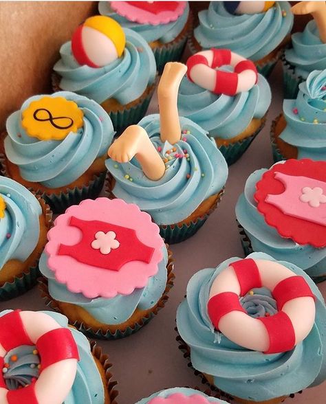 Pool Party Cupcake Ideas, Travel Cupcakes, Pool Party Cupcakes, Cupcake Board, Swimming Cake, Kids Birthday Cupcakes, 1st Bday Cake, Pool Party Cakes, Summer Cupcakes