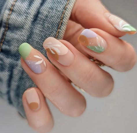 Calla Lily Nails, Easter Nails Easy, Boho Nails, Nail Board, Nails Yellow, May Nails, Floral Nail Designs, Subtle Nails, Floral Nail Art