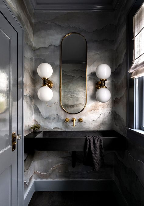 Moody Bathroom, Powder Room Decor, Casa Country, Powder Room Design, Bathroom Inspiration Decor, Luxe Interiors, Powder Bath, Guest Bath, Guest Bathroom