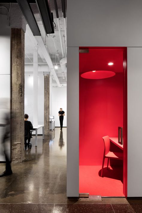 Open Space Architecture, Office Idea, Red Office, Commercial And Office Architecture, Office Architecture, Phone Booth, Open Office, College Study, Hotel Interiors