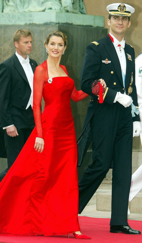 Princess Letizia wore an elegant red dress when the couple attended the wedding of Danish Crown Prince Frederik and Mary Donaldson in May 2004. Elegant Red Dress, Mary Donaldson, Spanish Royalty, Princess Letizia, Estilo Real, Spanish Royal Family, Elegant Red, Queen Letizia, Royal Wedding