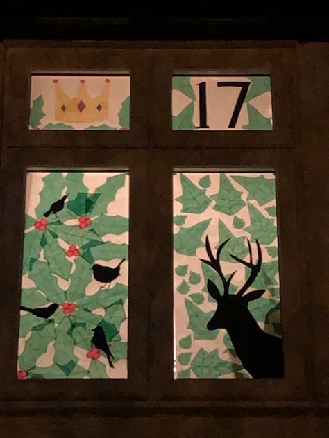 Advent Window Ideas Diy, Christmas Window Display Ideas Home, Christmas Advent Window Ideas, Christmas Advent Window Display, Advent Windows Ideas, Christmas Advent Window, Advent Window Ideas, Christmas Window Display Home, Christmas Jones