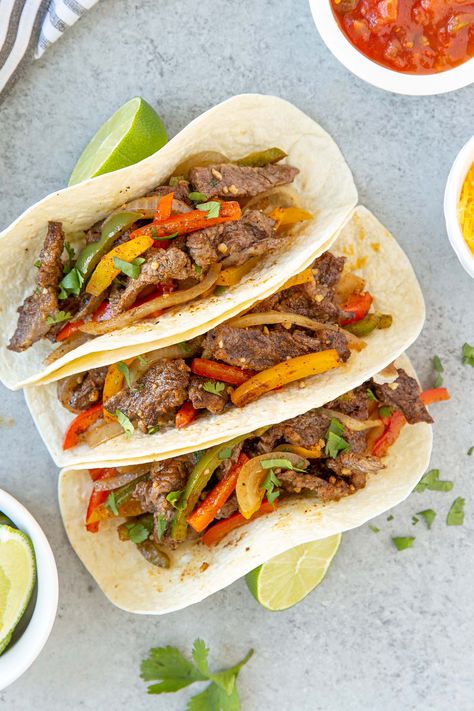 Seasoned tender steak, peppers and onions are cooked in one pan for mouthwatering fajitas the whole family will love. A quick and easy 30-minute dinner! Ground Beef Fajitas, Best Steak Fajitas, Pork Fajitas, Steak Fajita Recipe, Beef Flank Steak, Beef Flank, Pan Steak, Homemade Fajita Seasoning, Beef Fajitas