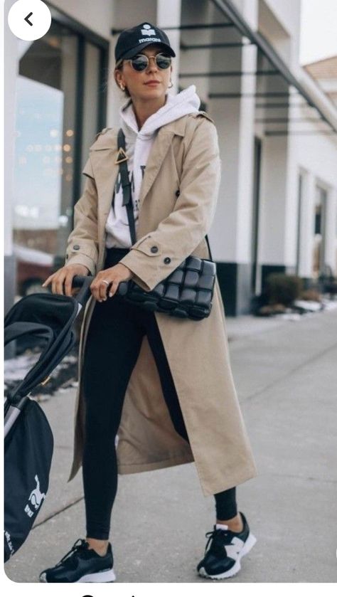 Trench Coat Sport Outfit, Weekend Rainy Day Outfit Casual, Women’s Rainy Day Outfits, Airport Look Winter, Classy Cocktail Dresses, Casual Trench Coat Outfit, Nb 327, Going Out Winter Outfits, Look Boho Chic