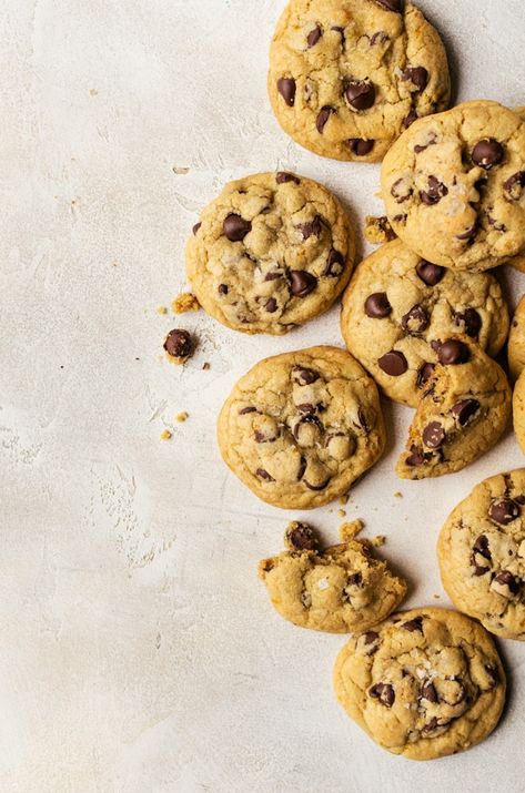 Orange Chocolate Chip Cookies | A Cookie Named Desire Orange And Chocolate, Kue Macaroon, Food Photography Dessert, Baking Photography, Orange Chocolate, Dessert Photography, Chocolate Chip Cookie Bars, Fancy Desserts, Lemon Desserts