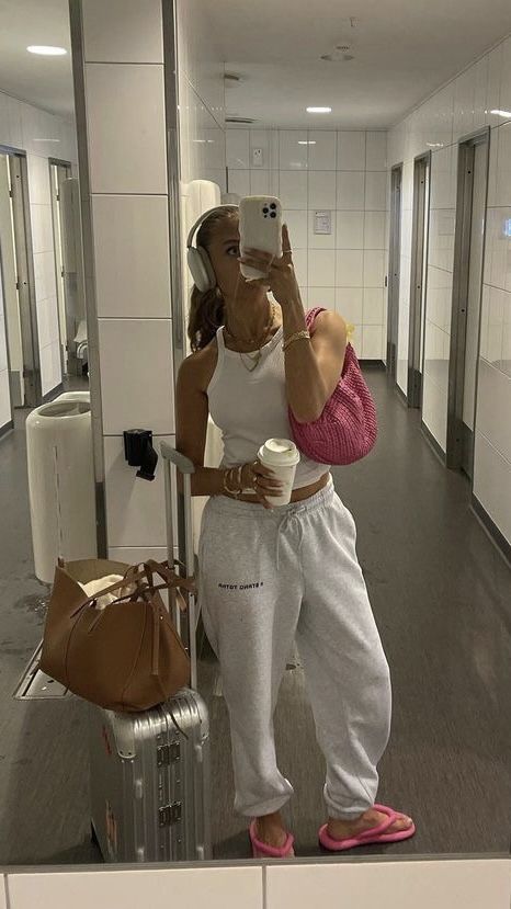 Long Haul Flight Outfit, Airport Outfit Summer, Airport Fit, Flight Outfit, Airplane Outfits, Europe Travel Outfits, Airport Outfits, Airport Fits, Airport Look