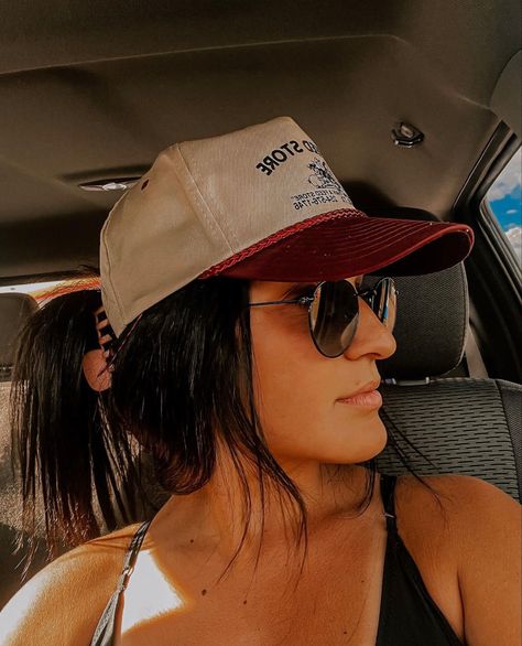 Chelsea Houska Aesthetic, Punchy Black Hair, Western Instagram Aesthetic, Black Hair Cowgirl Aesthetic, Western Selfie Ideas, Black Hair Country Girl, Western Black Hair, Cowboy Hat Hairstyles Long Hair, Black Hair Cowgirl