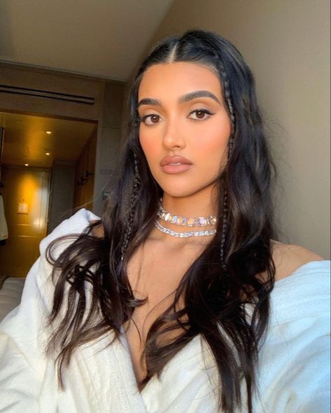 Neelam Gill Aesthetic, Parvati Patil, Indian Skin Makeup, Neelam Gill, Face App, Light Makeup Looks, Natural Beauty Makeup, Brazilian Hair Wigs, Pretty Babe