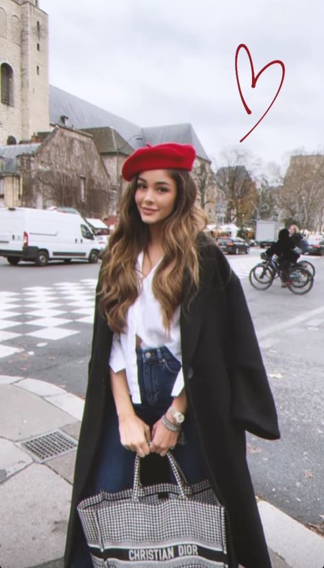 Beret Paris Outfit, Beret Winter Outfit, Parissiene Style, Outfits With Berets, Beret Outfit Street Style, French Hat Outfit, Red Beret Outfit, How To Style A Beret, Baret Outfit