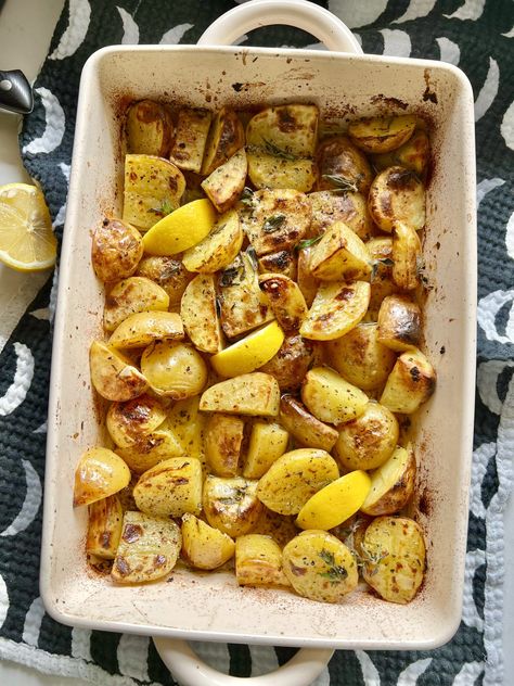 Greek Lemon Potatoes (Patates Lemonates) - Hungry Happens Italian Mains, Lemon Garlic Chicken Breast, Baked Lemon Garlic Chicken, Greek Goodness, Potatoes Dishes, Greek Lemon Potatoes, Hungry Happens, Greek Potatoes, Inflammatory Recipes