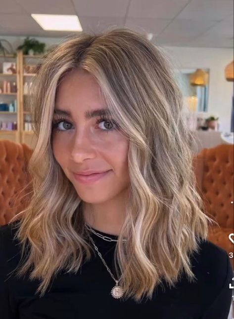 Unique Hairstyles For Long Hair, Layered Haircuts Bob, Dirty Blonde Hair With Highlights, Blonde Hair Summer, Highlights 2023, Medium Length Layered Haircuts, Sandy Blonde Hair, Medium Length Blonde, Blonde Highlights On Dark Hair