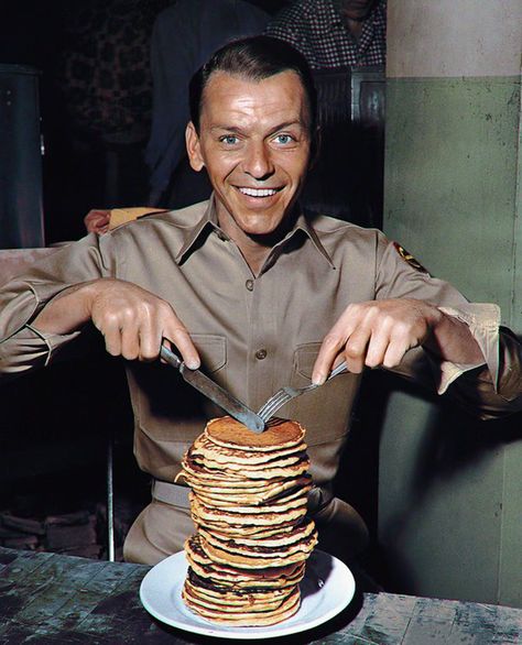 Frank Sinatra In Color, Eating Pancakes, Mia Farrow, Sammy Davis Jr, Rat Pack, Ava Gardner, Hollywood Actors, Rock N’roll, Dean Martin