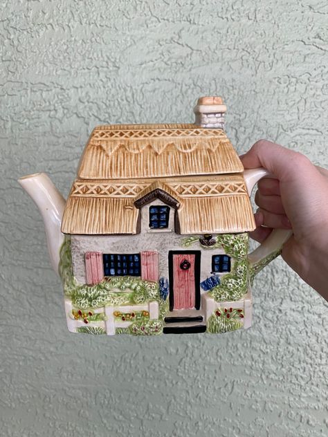 #cottagecore #cottagedecor #teapot #pinterest #inspiration #aesthetic Cottage Core Ceramics, Tea Pot Aesthetic, Teapot Aesthetic, Cottagecore Fairy, Cottagecore House, Cute Teapot, Novelty Teapots, Pottery Houses, House Supplies