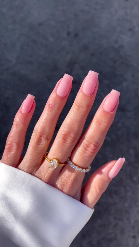 40 Simple Spring Nails 2023 to inspire you French Tip Nails For Summer, Nails Trends 2023, Short French Tip, Classic French Tip, Spring Nails 2023, French Tip Gel Nails, Short French Tip Nails, Summer Nails Almond, Nails For Summer