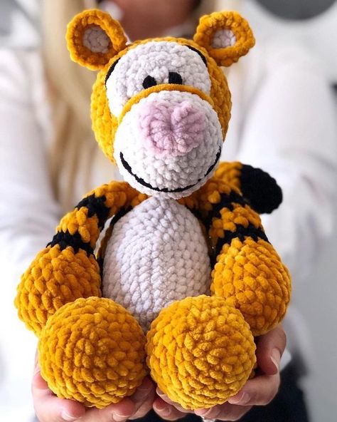 Pattern free crochet & Crafters on the Tedooo App | Pattern by catknit_ | Facebook Amigurumi Crochet Free Pattern, Disney Crochet Patterns, Winnie The Pooh Tigger, Crochet Disney, Crochet Animals Free Patterns, Crochet Amigurumi Free, Crochet Teddy, Crochet Free, Amigurumi Free