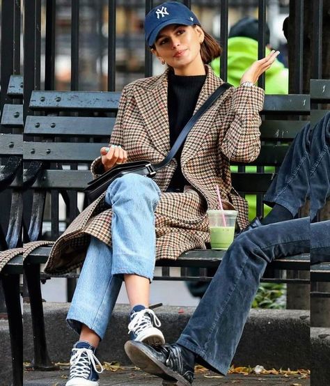 Kaia Gerber Street Style on Instagram: “mood ✌🏼 - #kaiagerber #kaiagerberedit #kaiagerberoutfit” Kaia Gerber Outfits, Kaia Gerber Street Style, Hailey Rhode Baldwin, Kaia Gerber Style, Checkered Blazer, Style Parisienne, Quoi Porter, Kaia Gerber, Looks Street Style