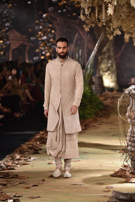 Groomsmen Ideas, Indian Groom Wear, Wedding Kurta, Sherwani For Men Wedding, Vogue Brazil, Vogue Editorial, Men's Ethnic Wear, Men's Kurta, Wedding Outfit Men