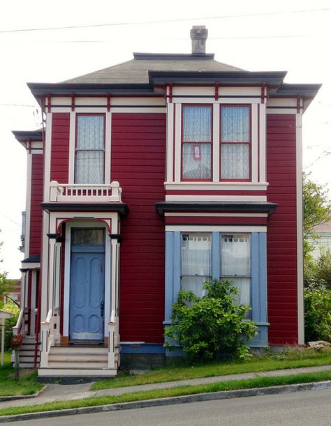 Dark red, white, & blue Italianate Victorian by eg2006, via Flickr Victorian Exterior Color Schemes, Victorian Porch, Victorian Exterior, Victorian Colors, Old Victorian Homes, Red Houses, Astoria Oregon, Lake Cabin, Exterior Color Schemes