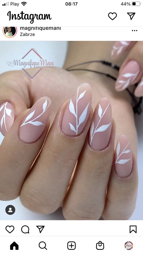 White Nails With Leaves, White Floral Nails, White And Silver Nails, Lines On Nails, Silver Nails, White Leaf, Floral Nails, Matte Nails, Holiday Nails