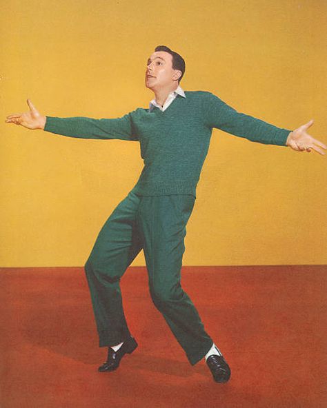 Gene Kelly (1912-1996), US actor and dancer, holding a dance pose, in a studio portrait, dancing on a red floor with a yellow wall in the background, circa 1950. Gene Kelly Dancing, 1950s Movie Stars, Dancing Pose, An American In Paris, Jitterbug, World Dance, Gene Kelly, Fred Astaire, Dance Routines