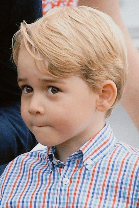 Prince Louis Haircut, Prince George Haircut, Momo Hair, Princess Charlotte And Prince Louis, Kate Middleton Family, Prinz George, Prince Georges, Prince William Family, William E Kate