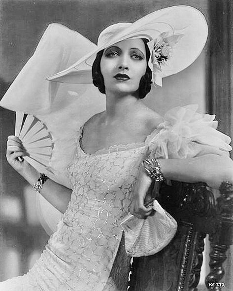 Kay Francis - Mandalay (1934) ⭐️ This whole look is to DIE for !!! 😍 Travis Banton, Gilbert Adrian, Adrienne Ames, Orry Kelly, Kay Francis, Edith Head, Glamour Vintage, Mae West, Classic Movie Stars