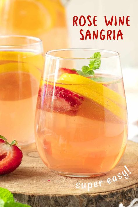 Rosé wine sangria with strawberries is the perfect light drink that takes 10 minutes to prepare and lasts hours, making it ideal for gatherings. It's a crisp and light twist on the classic sangria. Pizza Rose, Rose Wine Sangria, Classic Sangria, Summertime Sangria, High Tea Baby Shower, Rosé Sangria, Boston Pizza, Pitcher Drinks, Rose Sangria