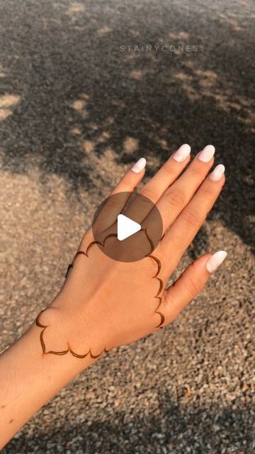 MINHA | HENNA ARTIST🕊️ on Instagram: "Design credits:@iffathenna❤️ Organic henna cone : @stainycones.__   Bridal bookings open [WhatsApp: 6238562873]  ONLINE HENNA STORE: 📦 Organic henna cones 📦 Red nailcones 📦 Black henna powder 📦 Aftercare products 📦 Mefix tape DM for orders and enquiries 📩. . . . . . . . #terenaina #trendingreels #trending #reelsinstagram #viralvideos #viral #aesthetic #aestheticvideos #aestheticedits #aesthetics #90s #90sbollywood #desi #desigirl #desiaesthetic #wedding #mehandi #stainycones🍂 #scbride #bridetobe #bridalmehendi #explorepage✨ #fyp" Moon Henna Design, Mehandi Designs Aesthetic, Trending Mehandi Designs, Aesthetic Henna Designs, Organic Henna Cones, Aesthetic Mehendi, Henna Tutorial, Henna Powder, Viral Aesthetic