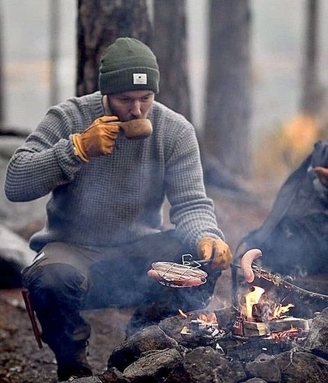 Hiker Aesthetic Outfit Men, Bushcraft Outfit Men, Lumberjack Aesthetic Men, Rugged Outdoorsman Style, Lumberjack Style Men Outfits, Outdoorsy Men Style, Rugged Mens Fashion, Lumberjack Fashion, Outdoorsman Style