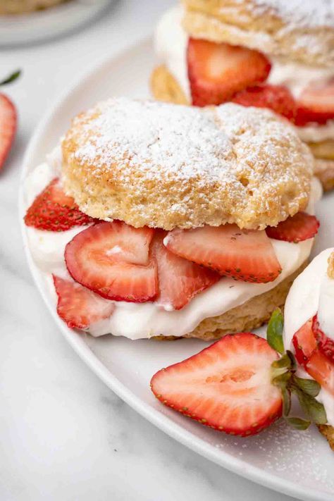 Individual Strawberry Shortcake Recipe - Chef Dennis Individual Strawberry Shortcake, Strawberry Shortcake Recipe Easy, Easy Strawberry Shortcake, Strawberry Shortcakes, Strawberry Shortcake Recipes, Shortcake Recipe, Easy Strawberry, Fresh Strawberries, Yummy Sweets