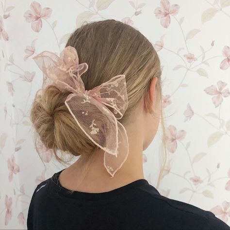 Bun Hairstyles With Bow, Hair Bun With Bow, Low Bun With Bow, Bun With Bow, Low Bun Wedding Hair, Bun Outfit, Bun Bow, Ballerina Hair, Bow Bun