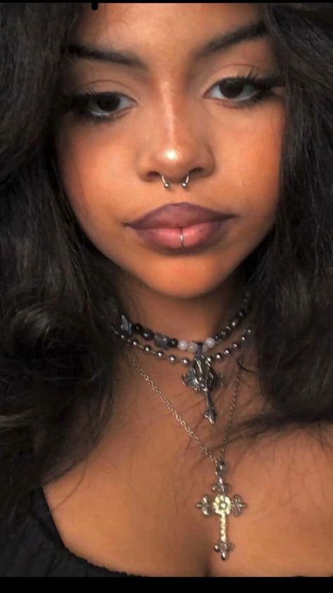 Septum Nose Piercing, Piercings Septum, Lip Piercing Ring, Labret Ring, Cute Nose Piercings, Septum Piercing Jewelry, Nostril Piercing, Face Piercings, Fresh Makeup