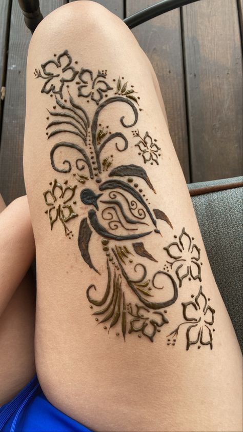 Henna Style Tattoos Leg, Drawing Ideas On Leg, Jellyfish Henna Tattoo, Beachy Henna Ideas, Tattoos To Get For Your Parents, Henna Sea Animals, Tattoo Ideas For Legs For Women, Henna Designs Animals, Hina Tattoo Ideas