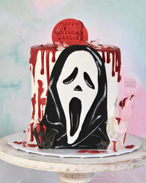 Vida’s Vivacious Cakes⎮ويدا on Instagram: “Scream Ghost Face Birthday Cake! 💀🔪🩸🩸🩸🎂 (Friday 13th 💀) ……” Horror Themed Cake Ideas, Scream Cake Ideas Kids, Ghost Face Cake Ideas, Scream Movie Cake, Ghost Face Birthday Party, Scary Movie Cakes, Ghost Face Cake, Horror Themed Cake, Ghostface Cake