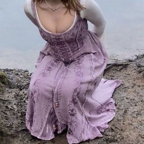 Rapunzel Outfit, Rapunzel Aesthetic, Real Life Rapunzel, Princess Rapunzel, Modern Princess, Modern Disney, Disney Aesthetic, Princess Aesthetic, Barbie Movies