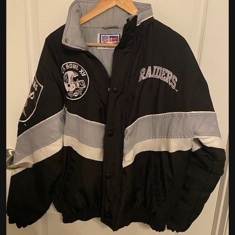 Vintage Oakland Raiders starter jacket Cool Vintage Jackets, Senior Jackets, Starter Jacket, Street Fashion Men Streetwear, Streetwear Fashion Women, Oakland Raiders, Swaggy Outfits, Vintage Jackets, Retro Outfits