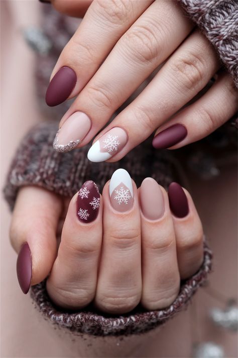 Embrace the charm of Winter with these stunning short nail ideas that blend elegance and warmth. Picture a deep navy base adorned with delicate silver snowflakes, perfect for the festive season. This design not only captures the essence of Winter but also keeps your nails chic and manageable. Don't miss out on these captivating short nail ideas that will have everyone asking where you got your nails done! #ShortNailIdeas #WinterNails #NailArt #FestiveNails Silver Snowflake Nails, Round Nail Designs, Short Nail Ideas, Short Round Nails, Cozy Winter Vibes, Snow Nails, Nails Painted, Fall Nail Ideas, Soft Gel Nails