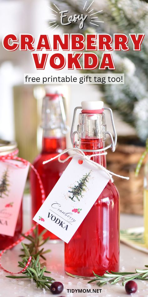 pretty bottles filled with Cranberry Vodka Infusion Diy Infused Vodka Holiday Gifts, Cranberry Infused Vodka Homemade, Diy Infused Vodka, Christmas Infused Alcohol, Diy Flavored Vodka, Infused Vodka Recipes Christmas, Homemade Infused Vodka, Homemade Liquor Gifts, Christmas Infused Vodka