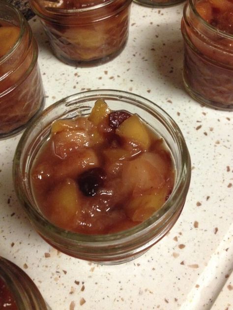 Pear Chutney Recipe, Cranberry Chutney Recipe, Dried Cranberries Recipes, Pear Preserves, Date Chutney, Cranberry Pear, Pear Pie, Canned Pears, Gluten Free Vegetarian Recipes