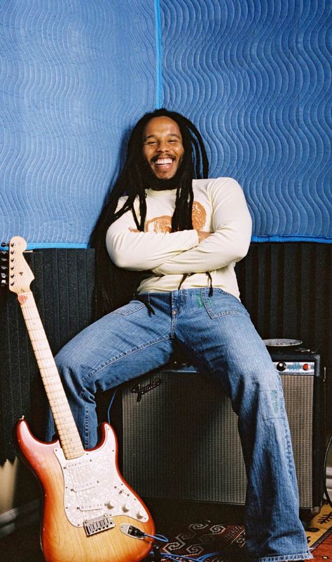 Ziggy Marley Bob Marley Kids, Bob Marley Sons, Marley Brothers, Stephen Marley, Face Goals, Marley Family, Rasta Man, Carnival Outfit, Ziggy Marley