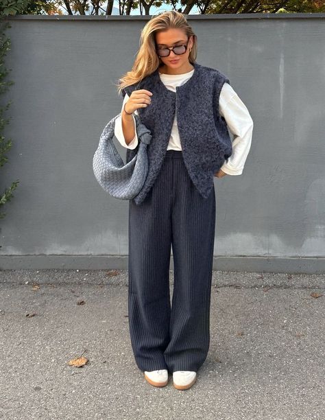 Chic School Outfits, Wool Vest Outfit, Grey Wool Vest, Outfits For Cold Weather, Vest Outfit Women, Statement Fashion, Street Style Edgy, Wool Vest, Vest Outfits