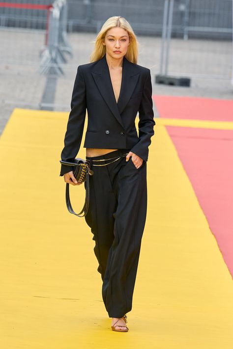 Stella McCartney Spring 2023 Ready-to-Wear Collection | Vogue Vogue Uk, Runway Trends, Spring Fashion Trends, Models Off Duty, Spring 2023, Fashion Show Collection, Paris Fashion, Spring Summer Fashion, Fashion Pants